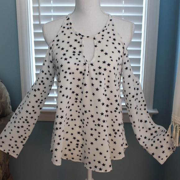 Seven Sisters Tops - 🇺🇸💥Starry Cold Shoulder Top NWT